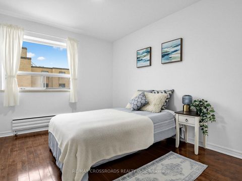 Photo 19 at 407 - 8 Kingsbridge Court, Branson, Toronto