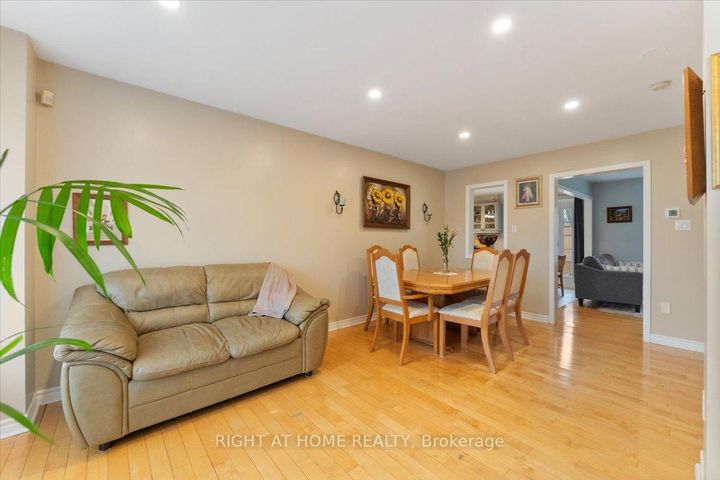 Photo 2 at 2356 Proudfoot Trail, WT West Oak Trails, Oakville