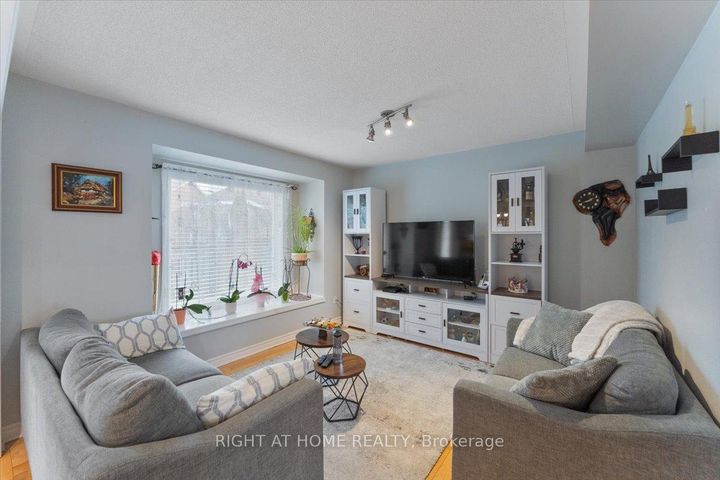 Photo 6 at 2356 Proudfoot Trail, WT West Oak Trails, Oakville