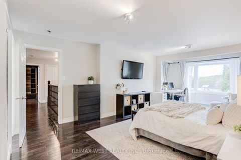 Photo 31 at 890 Wayne Drive, Leslie Valley, Newmarket