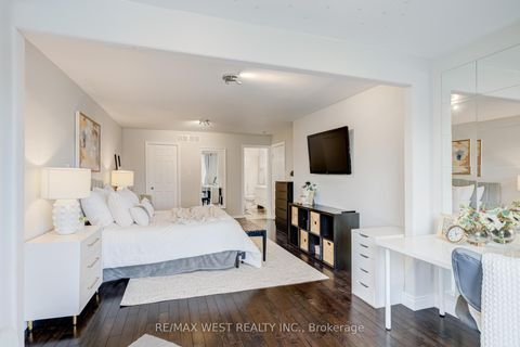 Photo 33 at 890 Wayne Drive, Leslie Valley, Newmarket