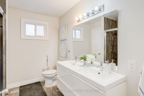 Photo 34 at 890 Wayne Drive, Leslie Valley, Newmarket