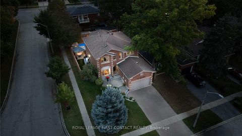 Photo 2 at 13 Irwin Drive, Northwest, Barrie