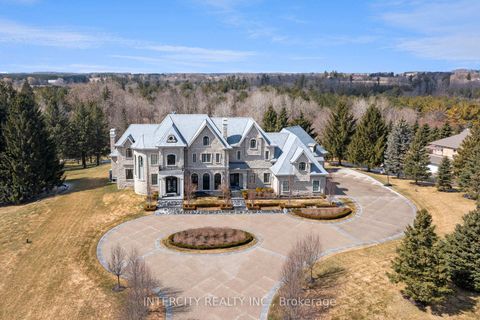 Photo 3 at 20 Orico Court, Kleinburg, Vaughan