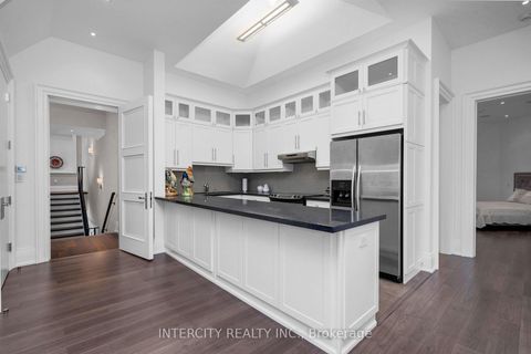 Photo 20 at 20 Orico Court, Kleinburg, Vaughan