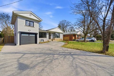 Photo 1 at 104 Great Oak Drive, Rosethorn, Toronto