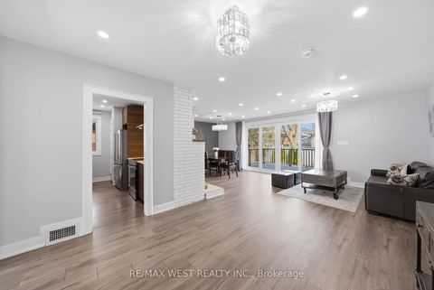 Photo 3 at 104 Great Oak Drive, Rosethorn, Toronto