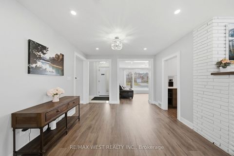 Photo 5 at 104 Great Oak Drive, Rosethorn, Toronto