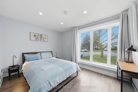Photo 16 at 104 Great Oak Drive, Rosethorn, Toronto
