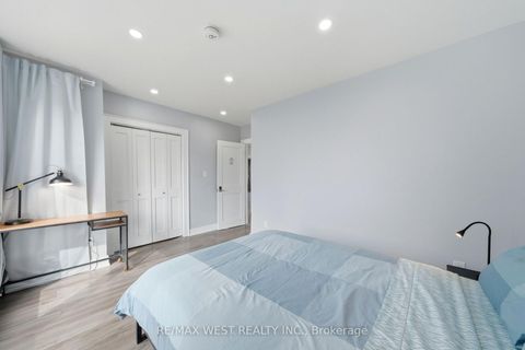 Photo 17 at 104 Great Oak Drive, Rosethorn, Toronto
