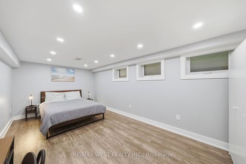 Photo 25 at 104 Great Oak Drive, Rosethorn, Toronto