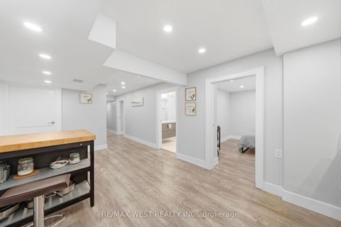 Photo 30 at 104 Great Oak Drive, Rosethorn, Toronto