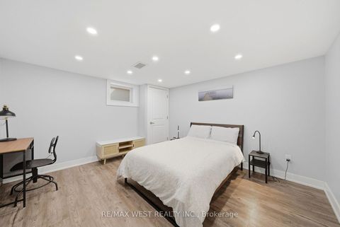 Photo 33 at 104 Great Oak Drive, Rosethorn, Toronto