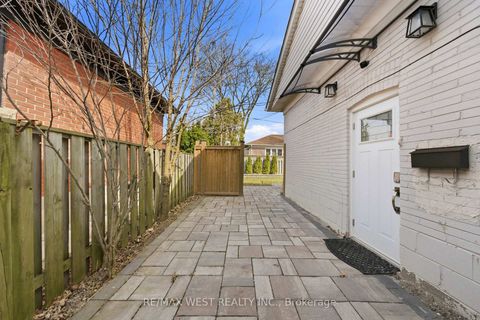 Photo 35 at 104 Great Oak Drive, Rosethorn, Toronto