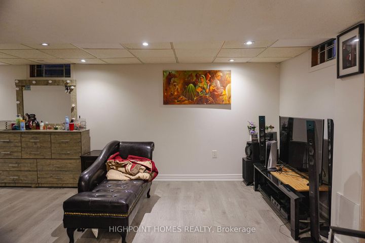 Photo 21 at 14 Large Court, Westgate, Brampton