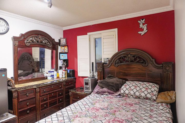 Photo 24 at 14 Large Court, Westgate, Brampton