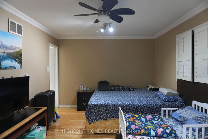 Photo 25 at 14 Large Court, Westgate, Brampton