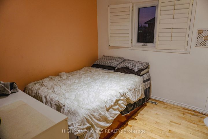 Photo 27 at 14 Large Court, Westgate, Brampton