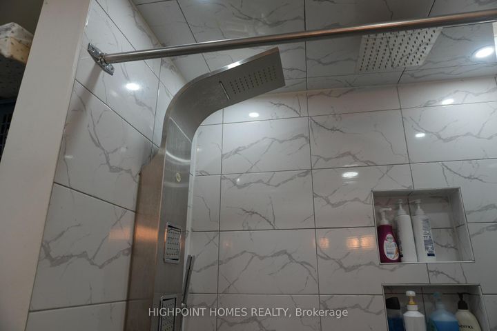 Photo 29 at 14 Large Court, Westgate, Brampton