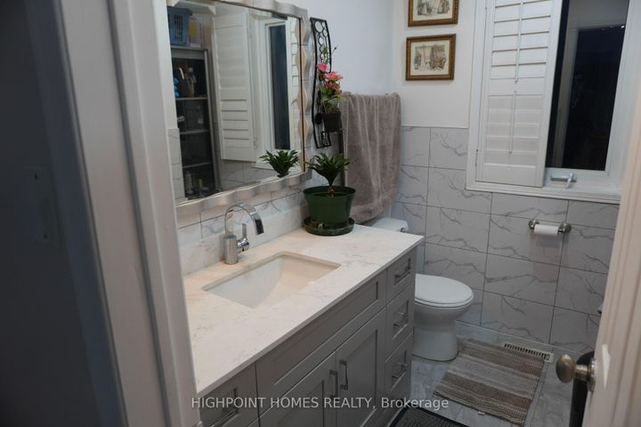 Photo 30 at 14 Large Court, Westgate, Brampton