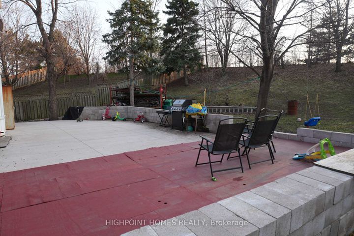 Photo 34 at 14 Large Court, Westgate, Brampton