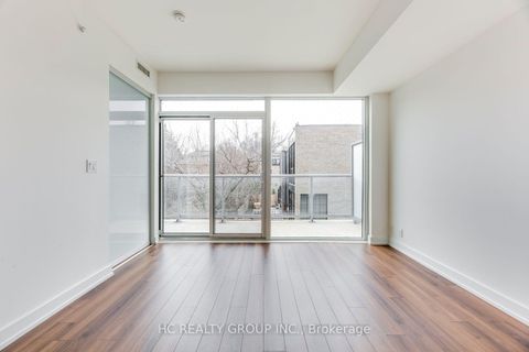 Photo 4 at 302 - 6 Parkwood Avenue, Casa Loma, Toronto