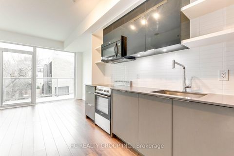 Photo 5 at 302 - 6 Parkwood Avenue, Casa Loma, Toronto