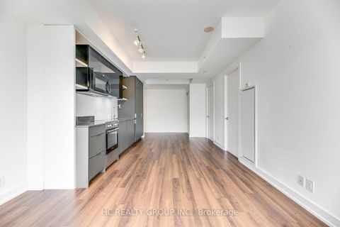 Photo 6 at 302 - 6 Parkwood Avenue, Casa Loma, Toronto