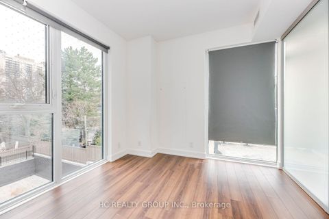 Photo 8 at 302 - 6 Parkwood Avenue, Casa Loma, Toronto