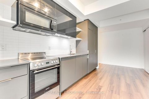 Photo 9 at 302 - 6 Parkwood Avenue, Casa Loma, Toronto