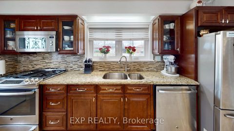 Photo 15 at 77 Letchworth Crescent, CFB, Toronto