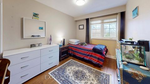 Photo 16 at 77 Letchworth Crescent, CFB, Toronto