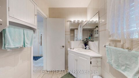 Photo 18 at 77 Letchworth Crescent, CFB, Toronto