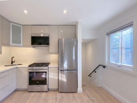 Photo 11 at 41 Rolyat Street, Bellwoods, Toronto