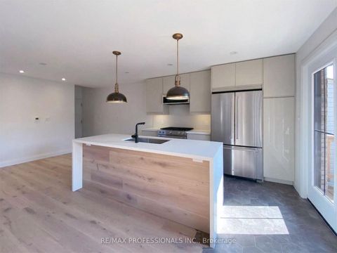 Photo 33 at 41 Rolyat Street, Bellwoods, Toronto