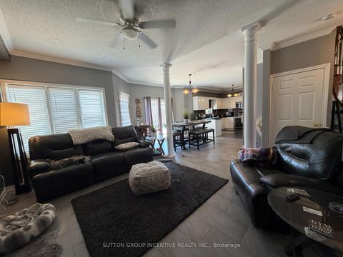 Photo 4 at 422 Mapleton Avenue, Ardagh, Barrie