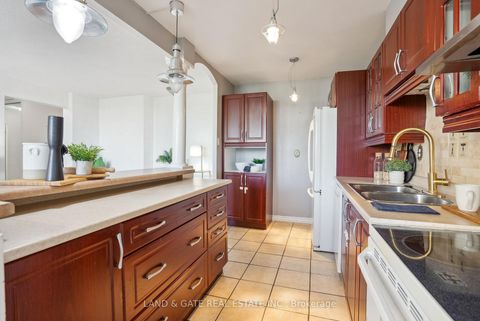 Photo 10 at 702 - 260 Seneca Hill Drive, Don Valley Village, Toronto