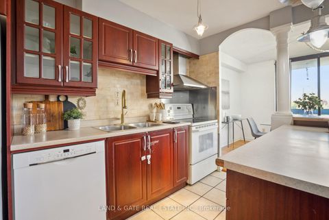 Photo 11 at 702 - 260 Seneca Hill Drive, Don Valley Village, Toronto