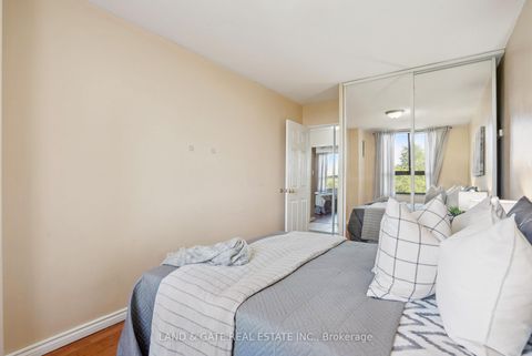 Photo 15 at 702 - 260 Seneca Hill Drive, Don Valley Village, Toronto