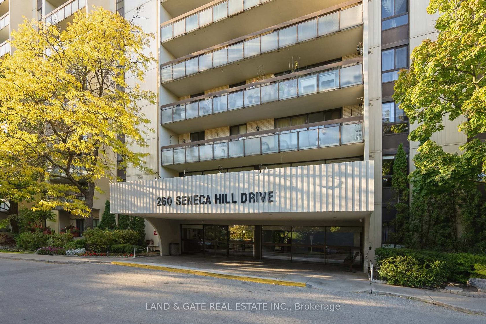 702 - 260 Seneca Hill Drive, Don Valley Village, Toronto photo number 2