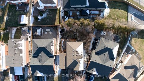 Photo 3 at 81 Beechnut Crescent, Courtice, Clarington