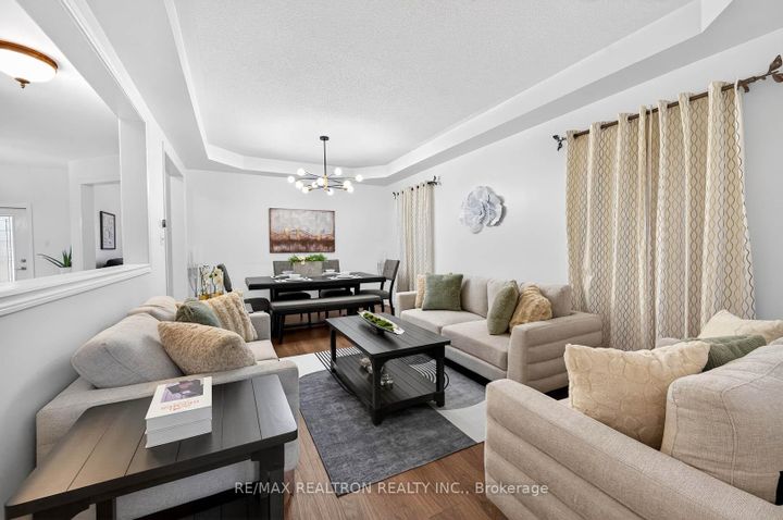 Photo 5 at 71 Timber Valley Avenue, Oak Ridges, Richmond Hill