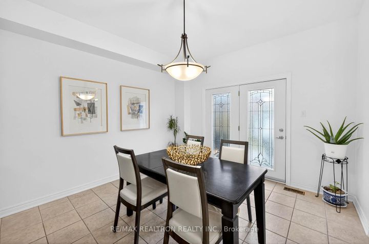 Photo 13 at 71 Timber Valley Avenue, Oak Ridges, Richmond Hill