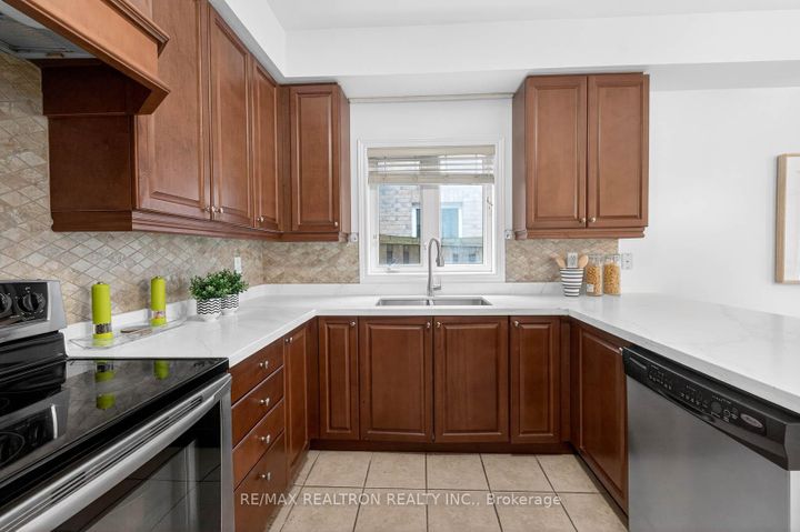 Photo 15 at 71 Timber Valley Avenue, Oak Ridges, Richmond Hill