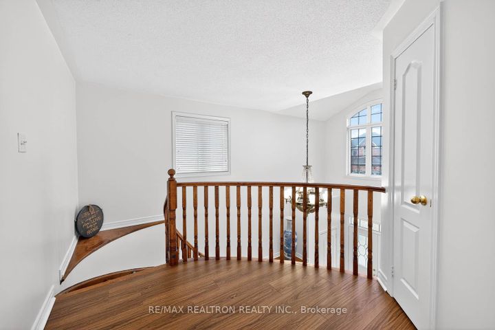 Photo 20 at 71 Timber Valley Avenue, Oak Ridges, Richmond Hill