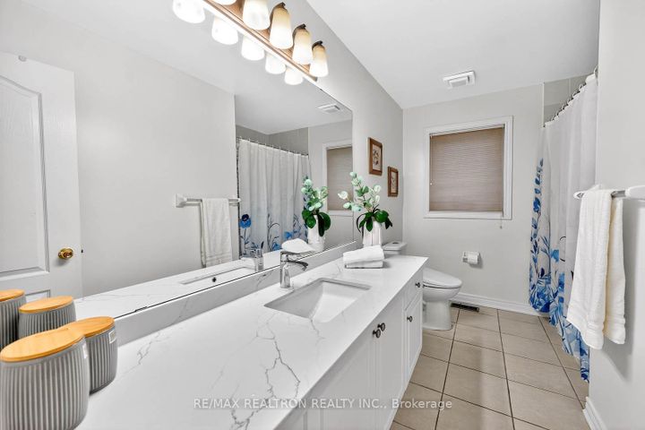 Photo 31 at 71 Timber Valley Avenue, Oak Ridges, Richmond Hill