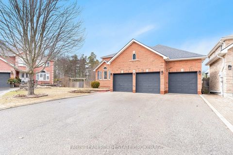 Photo 3 at 11 Berry Court, Ardagh, Barrie