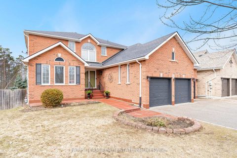 Photo 4 at 11 Berry Court, Ardagh, Barrie