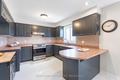 Photo 7 at 11 Berry Court, Ardagh, Barrie