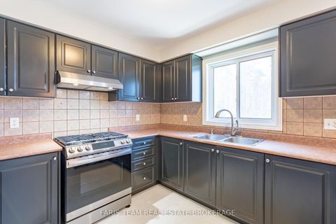 Photo 8 at 11 Berry Court, Ardagh, Barrie